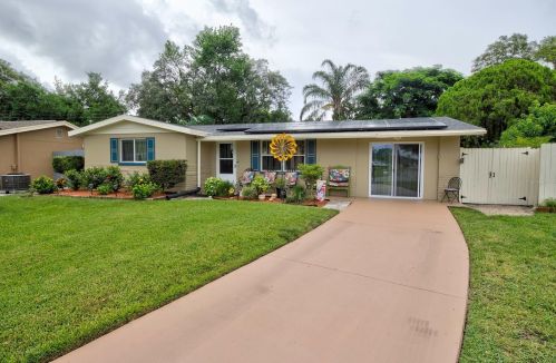 1748 Colmar Dr, Tarpon Springs, FL 34690-6104