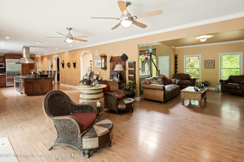 335 Veterans Hwy, Jackson Twp NJ  08527-2832 exterior
