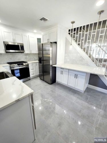 12 Lohmann Pl, Dumont NJ  07628-1520 exterior