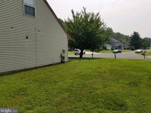 19 Coverly Ct, Dover DE  19904-1977 exterior