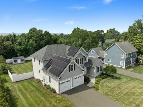 985 Savage St, Southington, CT 06489-4631