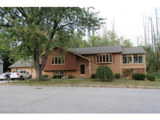 17 Sherwood Dr, Manchester, NH 03106-1074