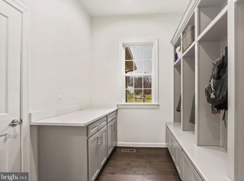 10244 Forest Lake Dr, Great Falls VA  22066-3609 exterior