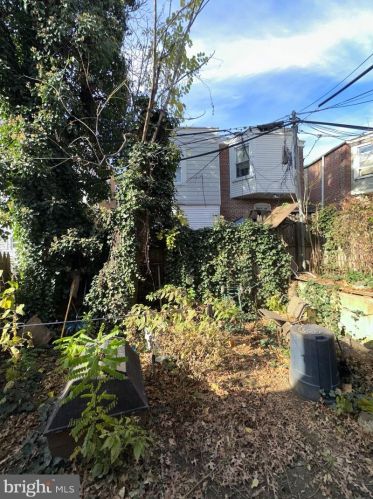 519 Delamore Pl, Wilmington DE  19805-3120 exterior