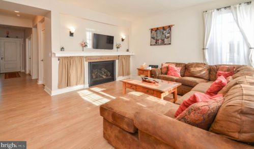 2712 Homestead Dr, Easton, PA 18040-8640