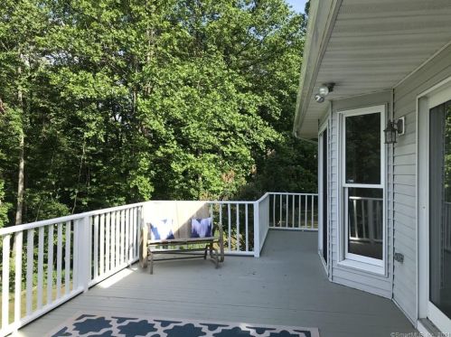 118 Oxbow Ln, Northford CT  06472-1152 exterior