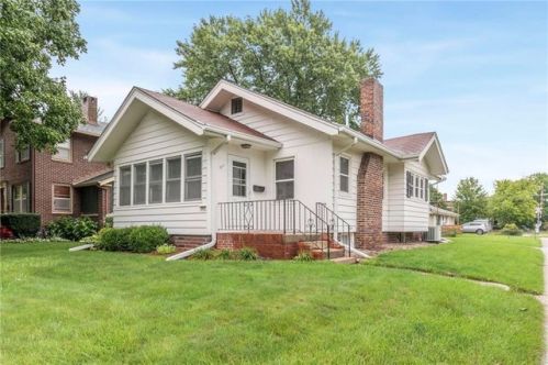 902 Ridgewood Ave, Ames, IA 50010-5826