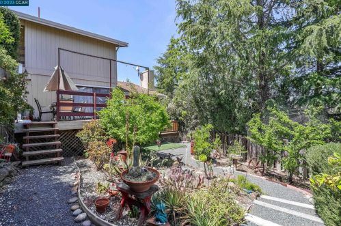 5525 Merritt Dr, Concord CA 94521-4708 exterior