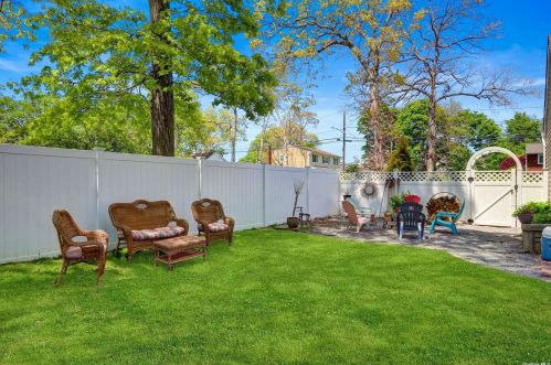 362 Silver St, Babylon NY  11704-4008 exterior