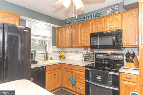 123 Maple Ave, Willow Grove PA  19090-2902 exterior