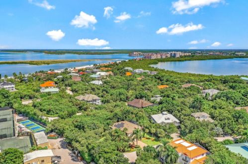 350 Gumbo Limbo Ln, Marco Island FL  34145-1865 exterior