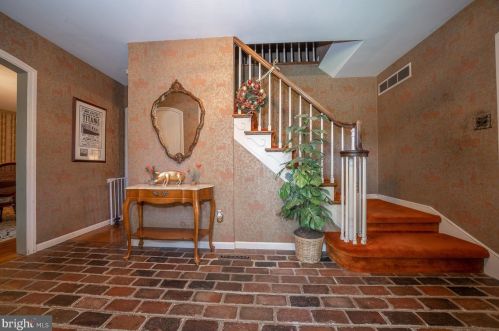 658 Lakeview Cir, Newtown Square, PA 19073-2608