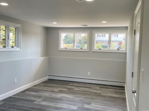 511 Bay 5th St, West Islip NY  11795-4709 exterior