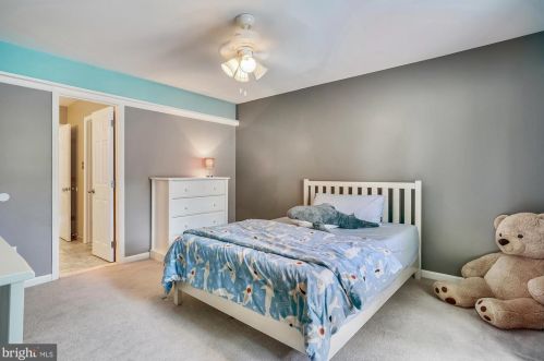 9111 Meadowcreek Ln, Lorton VA  22079-3238 exterior