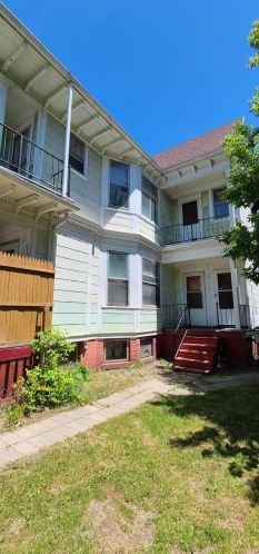 1020 14th St, Milwaukee, WI 53204-2237