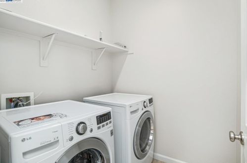 7056 Mariposa Ln, Pleasanton CA  94568-2569 exterior