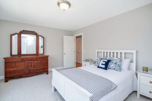 33 Blue Heron Dr, East Hampton CT  06424-1368 exterior
