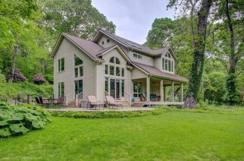 306 Walmsley Ln, South Kingstown RI  02874-3618 exterior