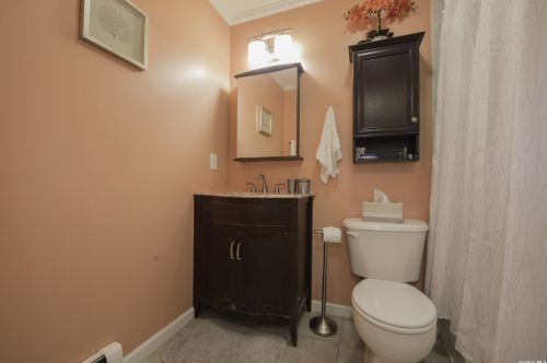 1571 13th St, Babylon NY  11704-3225 exterior