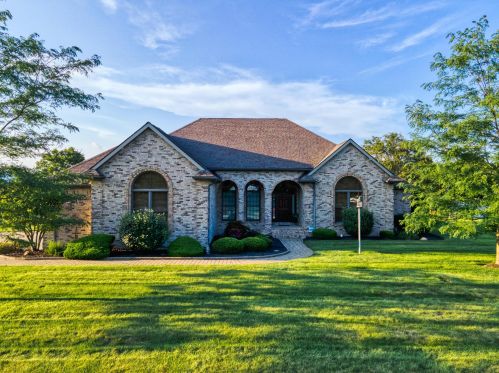 1571 Greensview Ln, Washington Ch, OH 43160-1896