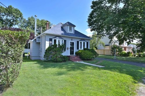 1951 Monroe Ave, North Bellmore, NY 11710-1520