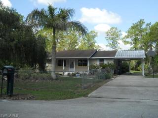 2111 Grant Ave, Alva, FL 33920-1411
