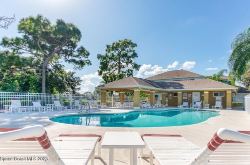 3220 Constellation Dr, Melbourne FL 32940-2365 exterior