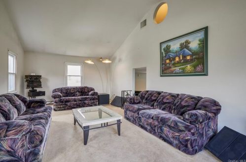 3339 Nutly Cir, Yorktown Hgts NY  10598-1206 exterior