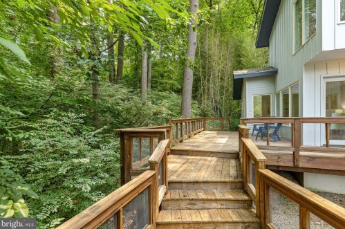 3709 Whispering Ln, Falls Church VA  22041-1121 exterior