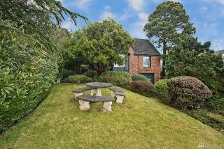 10718 Marine View Dr, Seattle, WA 98146-1673