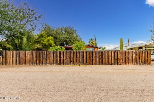 1258 Wabash St, Tucson, AZ 85705-1438