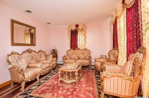 206 Gardner Ave, Muttontown, NY 11753-2463