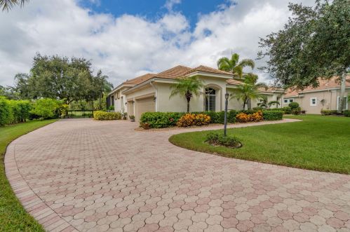 727 Pine Club Ln, West Palm Beach, FL 33414-6364