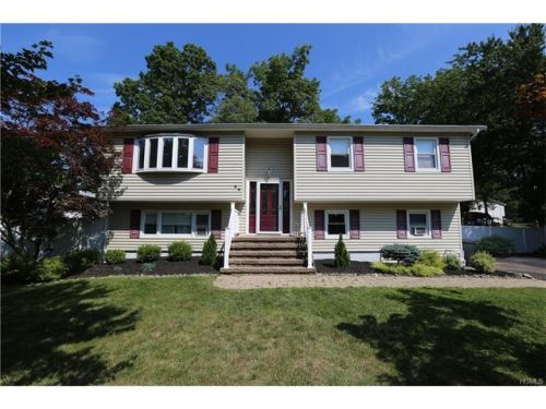 93 Wisconsin Ave, Congers, NY 10920-2820