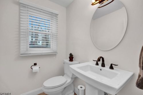 23 Bromleigh Way, Greystone Park NJ  07950-1624 exterior