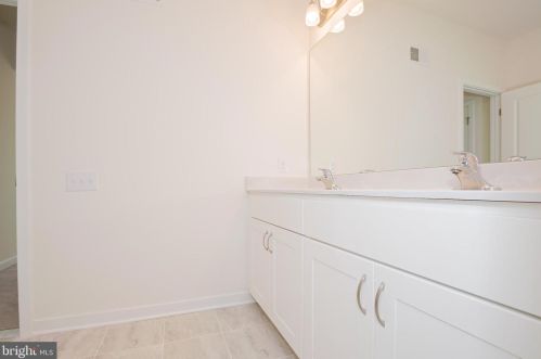 923 Robinson Rd, Blackbird DE  19734 exterior