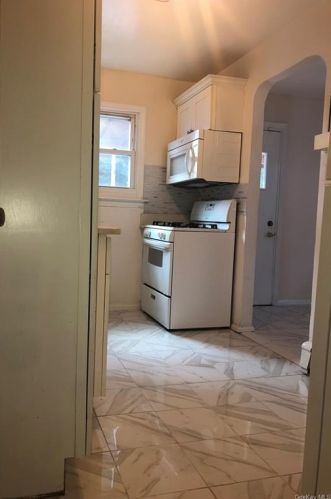 3019 Laconia Ave, Bronx, NY 10469-1401