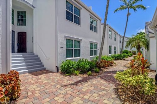 5932 Sand Wedge Ln, Naples, FL 34110-3300