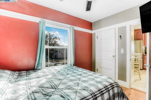 2708 Humboldt Ave, Oakland CA  94602-3635 exterior