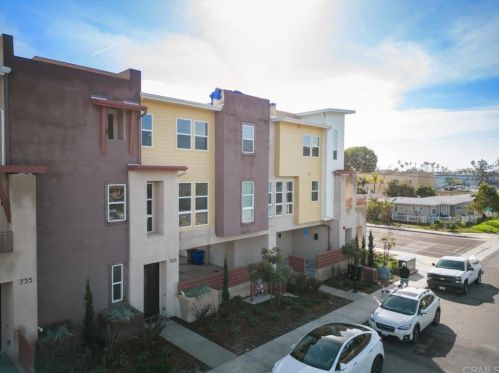 725 Oak Ave, Carlsbad CA  92008-3013 exterior