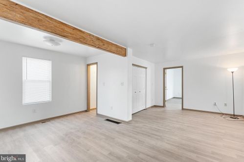 41 Roosevelt St, West Deptford NJ  08066-1028 exterior