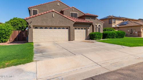 2582 Palm Beach Dr, Chandler, AZ 85249-5040