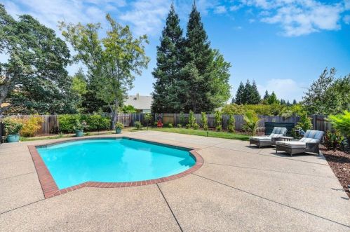 255 American River Canyon Dr, Folsom CA  95630-7142 exterior