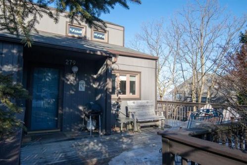 279 Overlook Way, Tannersville, PA 18372-7977