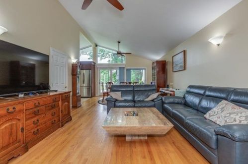 16 Mason Dr, Salem NH  03079-2101 exterior