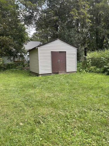 18 Cedar Ln, Poughkeepsie NY  12601-1147 exterior