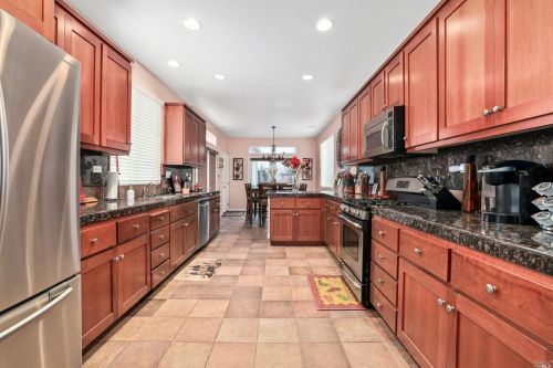 1091 Amber Rdg Ln, Vacaville CA 95687-5828 exterior