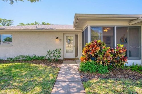 1009 Queen Anne Dr, Palm Harbor, FL 34684-2742
