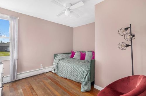 184 Grove Ave, Warwick RI  02889-5404 exterior