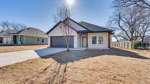511 Maple St, Farmersville, TX 75442-1523